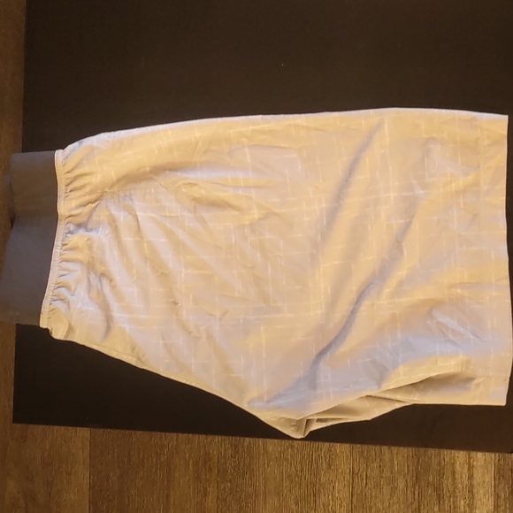 Lulu Lemon Shorts- T.H.E Short 9" Linerless - Picture 2 of 3